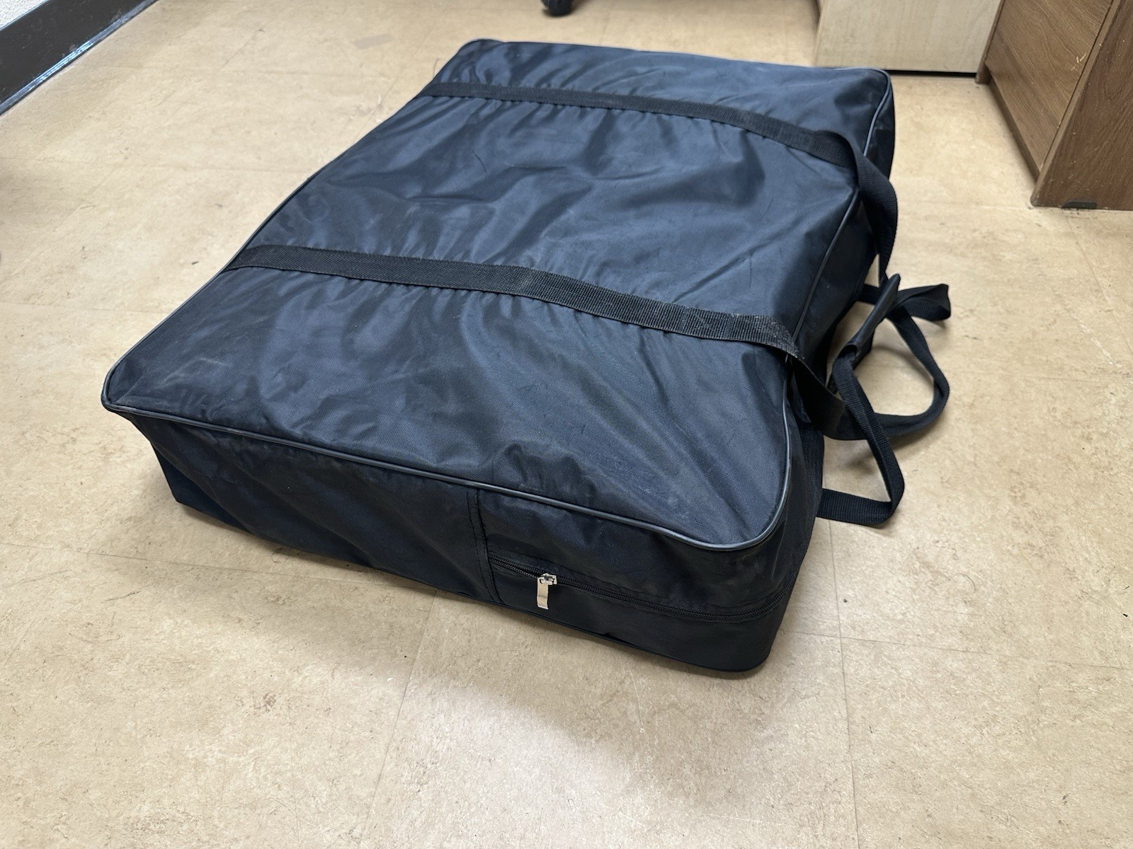 Elite Defender Basketball Training Pad – With Travel Bag. Great Shape!