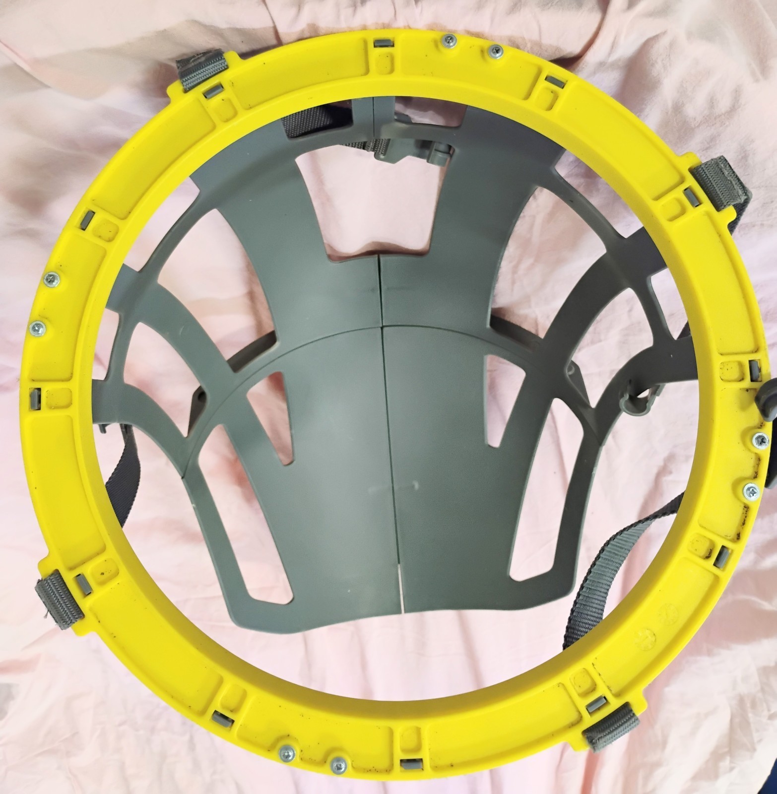 SKLZ Basketball Kick Out 360 Degree Ball Return System Rim Attachable Training