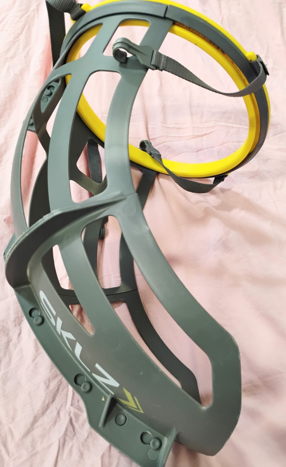 SKLZ Basketball Kick Out 360 Degree Ball Return System Rim Attachable Training