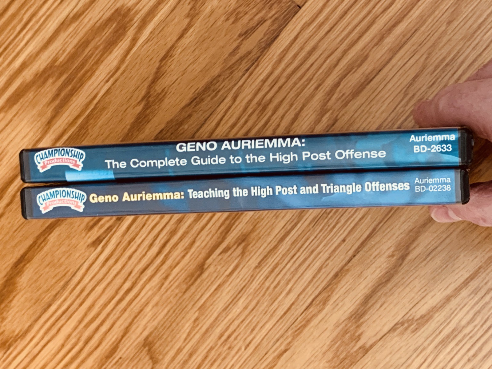 Championship Productions Geno Auriemma Teaching High Post & Tringle Offenses Lot
