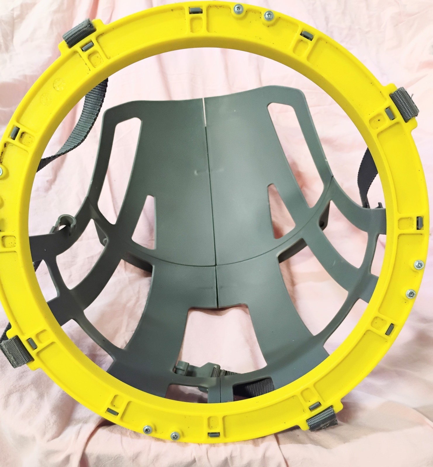 SKLZ Basketball Kick Out 360 Degree Ball Return System Rim Attachable Training