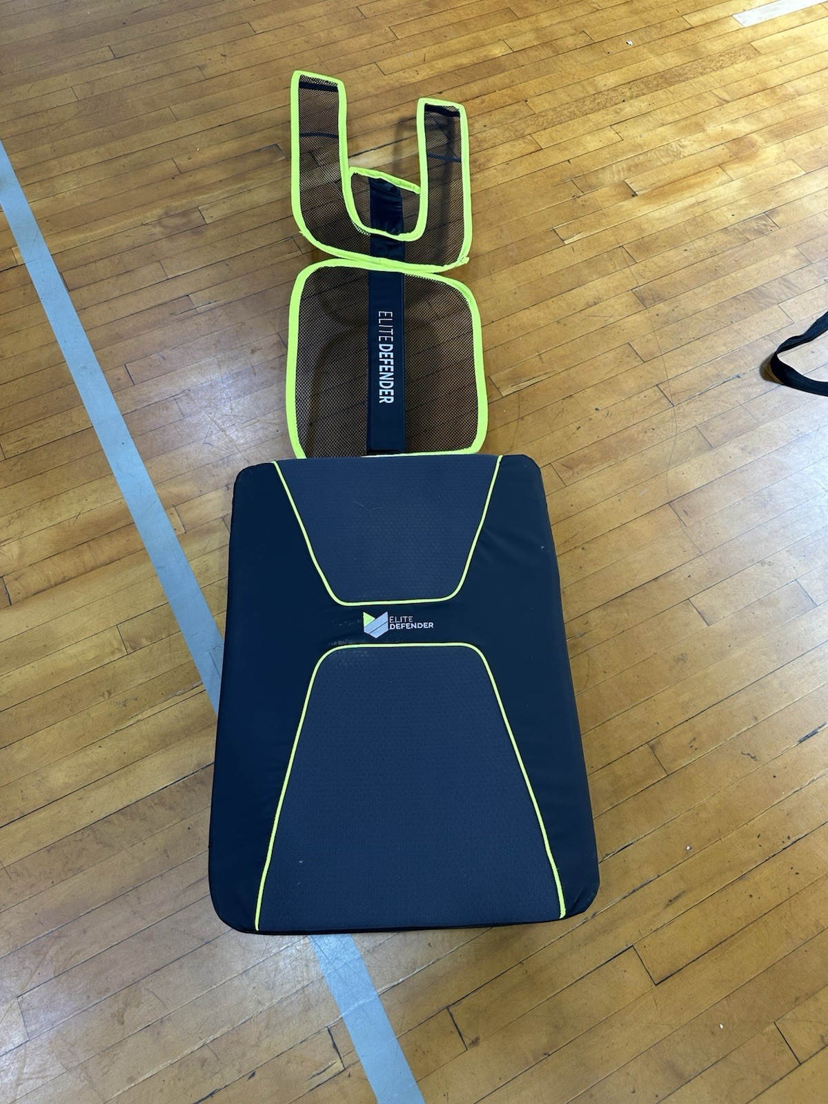 Elite Defender Basketball Training Pad – With Travel Bag. Great Shape!