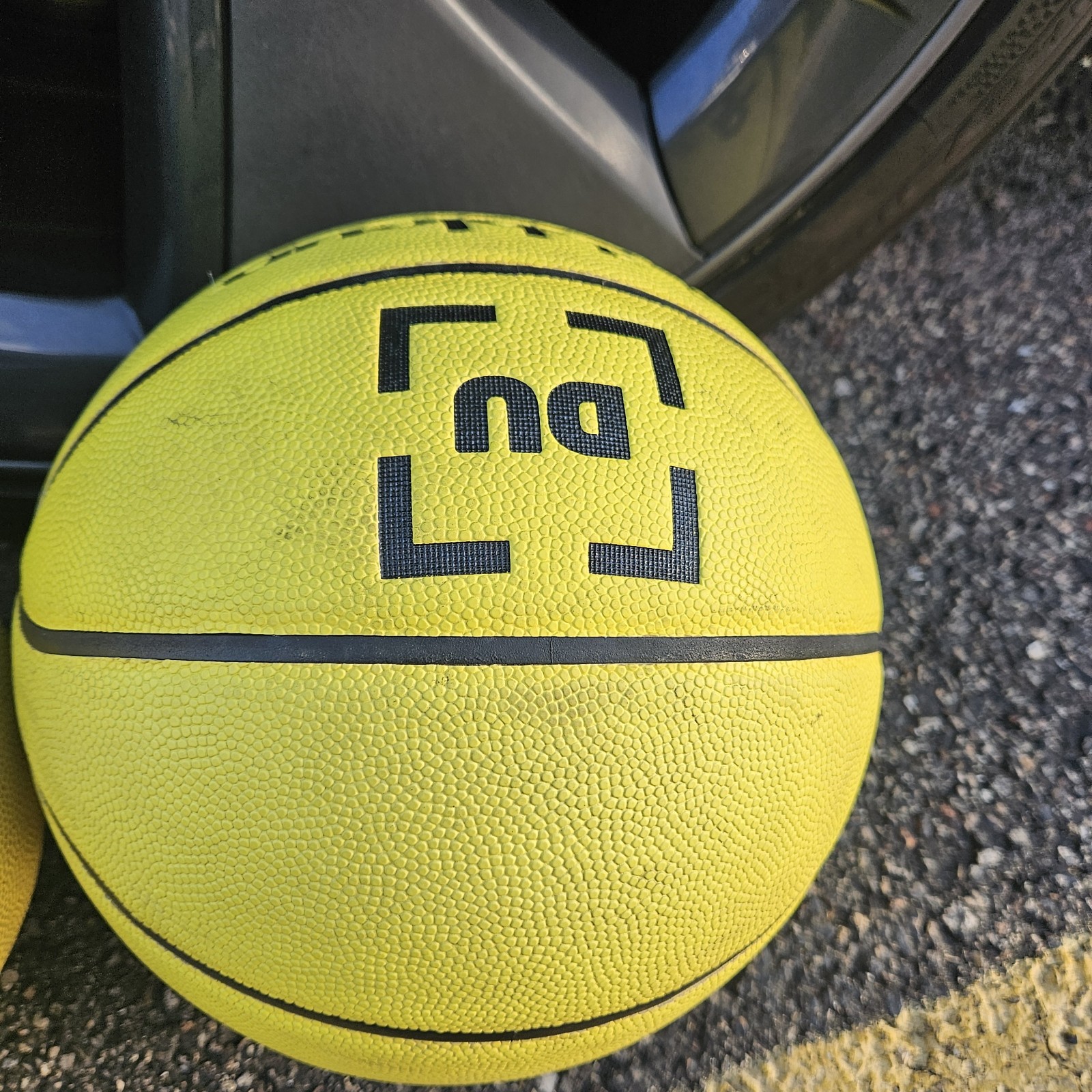 Dribble Up ‘DU’ Smart Basketball 28.5″ For Indoor Or Outdoor 02/23
