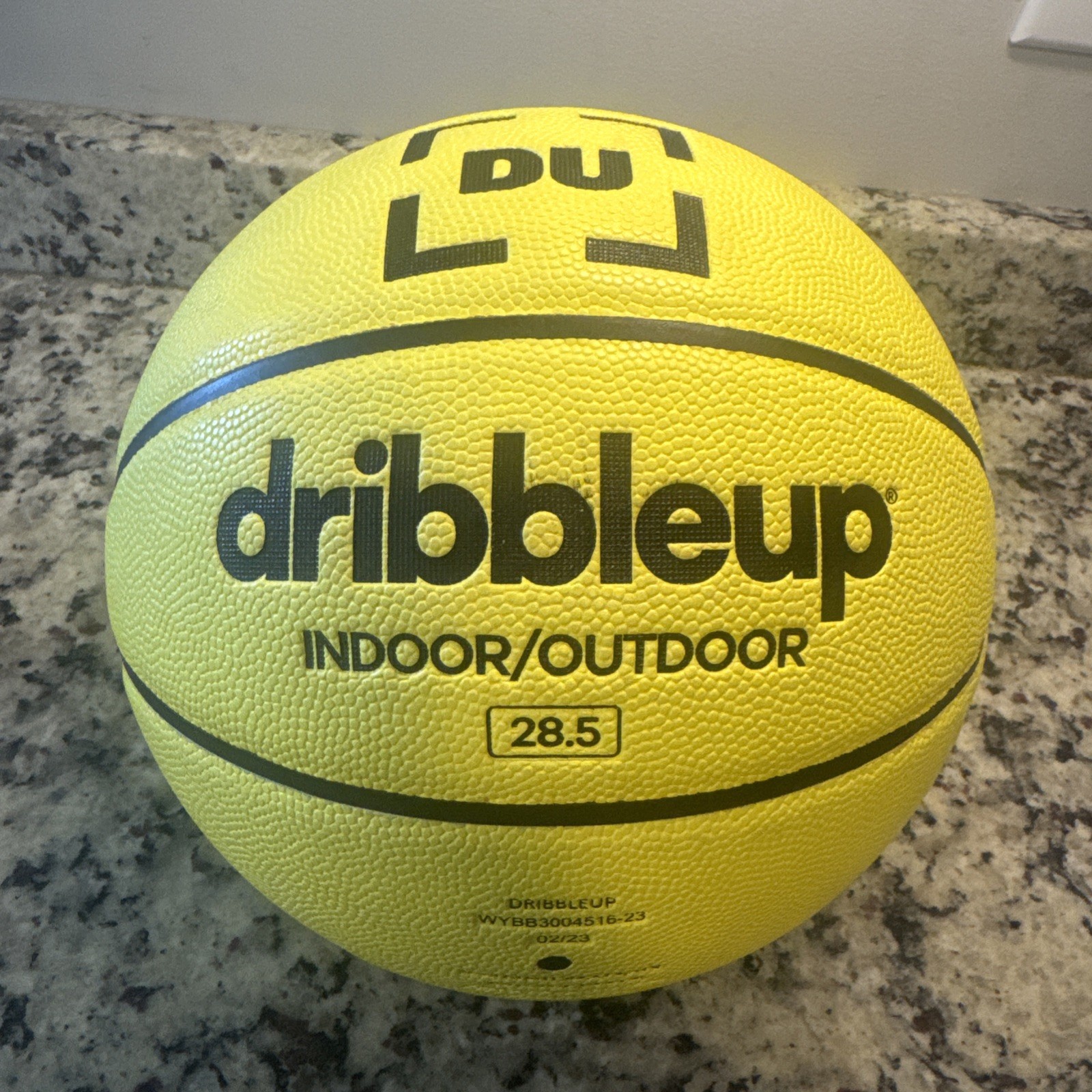 DRIBBLE UP Dribbleup SMART BASKETBALL Official Size Indoor Outdoor 28.5 new