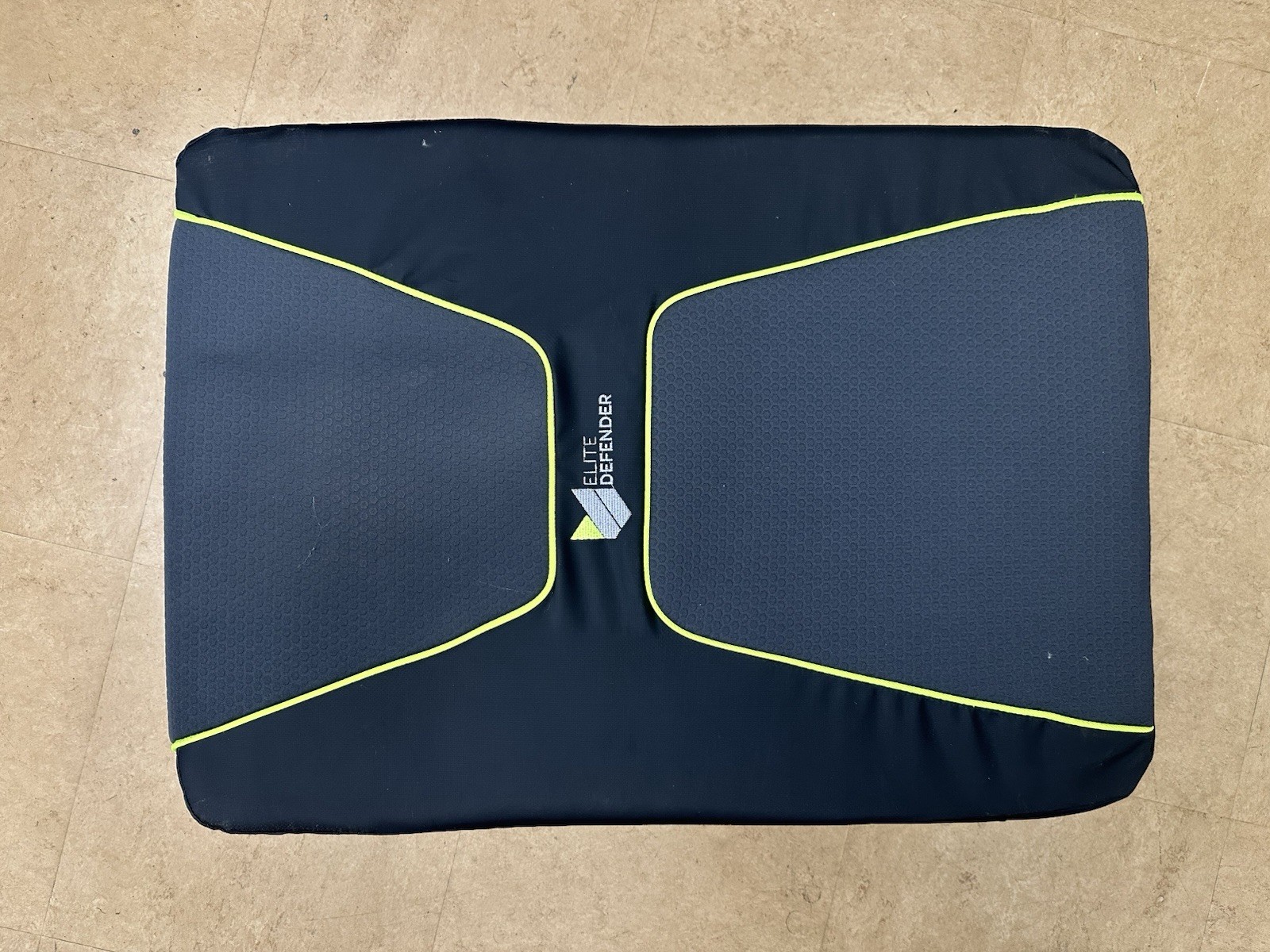 Elite Defender Basketball Training Pad – With Travel Bag. Great Shape!