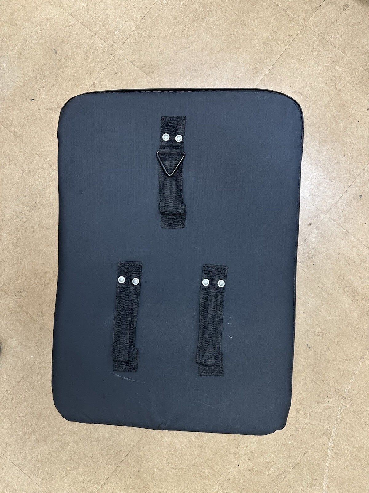 Elite Defender Basketball Training Pad – With Travel Bag. Great Shape!